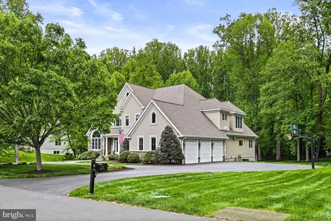 Exterior - 1109 Nielson Ct, Mclean, VA 22102 photo 10 of 11