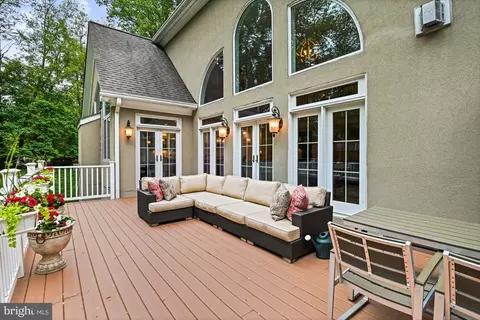 Exterior - 1109 Nielson Ct, Mclean, VA 22102 photo 8 of 11
