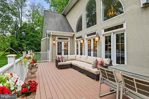 Exterior - 1109 Nielson Ct, Mclean, VA 22102 photo 5 of 11