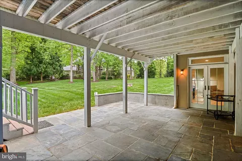 Exterior - 1109 Nielson Ct, Mclean, VA 22102 photo 7 of 11