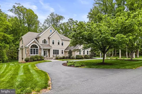 Exterior - 1109 Nielson Ct, Mclean, VA 22102 photo 4 of 11