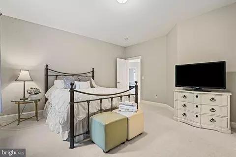 Bedroom - 1109 Nielson Ct, Mclean, VA 22102 photo 7 of 10