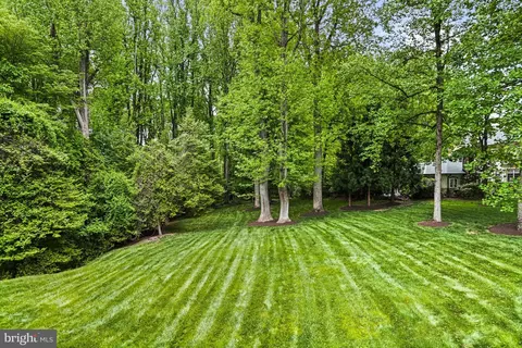 Exterior - 1109 Nielson Ct, Mclean, VA 22102 photo 9 of 11