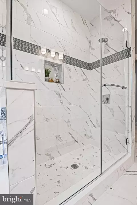 Bath - 1109 Nielson Ct, Mclean, VA 22102 photo 6 of 10