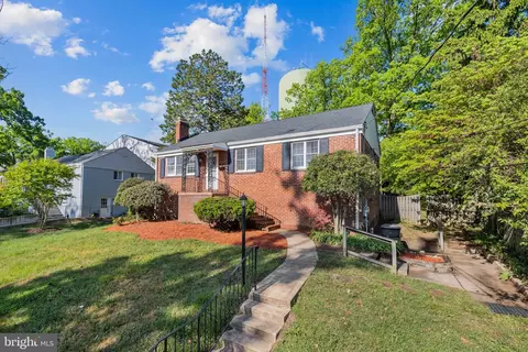 2520 Buckelew Dr, Falls Church, VA 22046