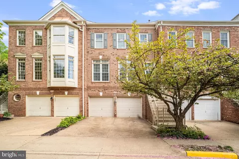 9574 Lagersfield Cir, Vienna, VA 22181