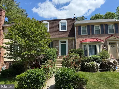7503 Amesbury Ct, Alexandria, VA 22315