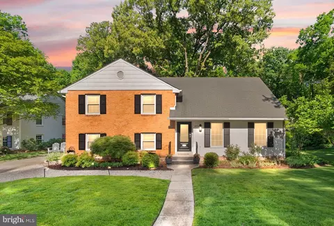8514 Stable Dr, Alexandria, VA 22308
