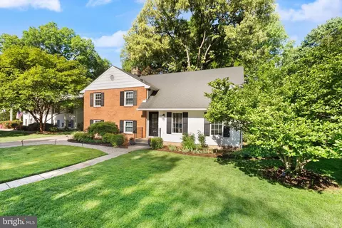 8514 Stable Dr, Alexandria, VA 22308