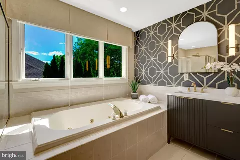Bath - 1387 Cameron Heath Dr, Reston, VA 20194 photo 3 of 9