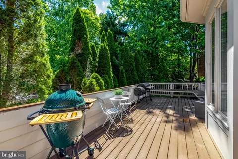 Exterior - 1387 Cameron Heath Dr, Reston, VA 20194 photo 5 of 11