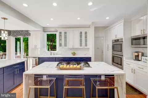 Kitchen - 1387 Cameron Heath Dr, Reston, VA 20194 photo 4 of 5