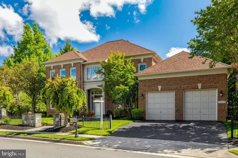 Exterior - 1387 Cameron Heath Dr, Reston, VA 20194 photo 11 of 11