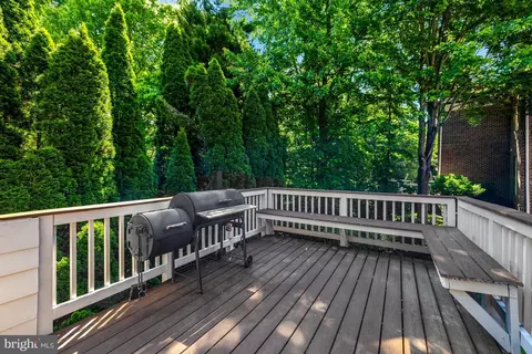 Exterior - 1387 Cameron Heath Dr, Reston, VA 20194 photo 4 of 11
