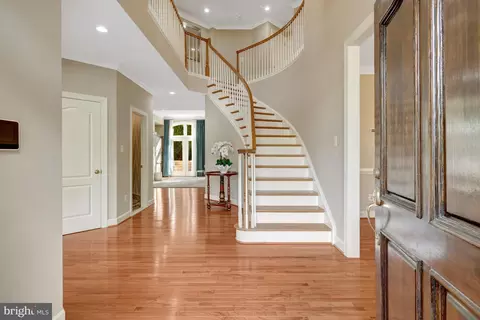 Entry Way - 1387 Cameron Heath Dr, Reston, VA 20194 photo 2 of 7