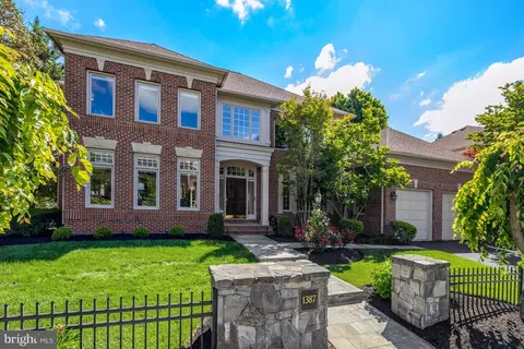 Exterior - 1387 Cameron Heath Dr, Reston, VA 20194 photo 3 of 11