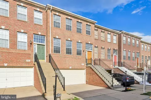 Exterior - 2625 Tarleton Corner Dr, Herndon, VA 20171 photo 3 of 6