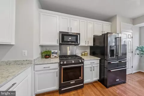 Kitchen - 2625 Tarleton Corner Dr, Herndon, VA 20171 photo 5 of 7