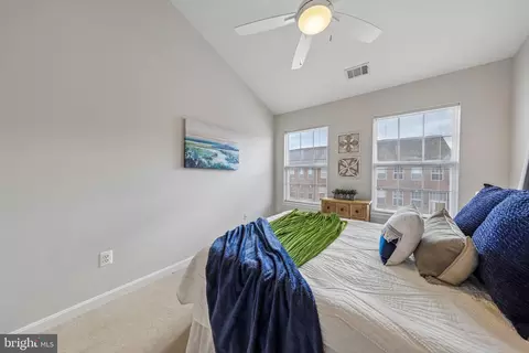 Bedroom - 2625 Tarleton Corner Dr, Herndon, VA 20171 photo 6 of 10