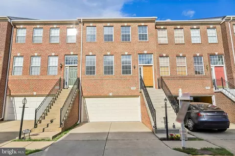 Exterior - 2625 Tarleton Corner Dr, Herndon, VA 20171 photo 1 of 6