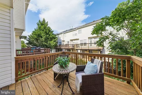 Exterior - 2625 Tarleton Corner Dr, Herndon, VA 20171 photo 5 of 6
