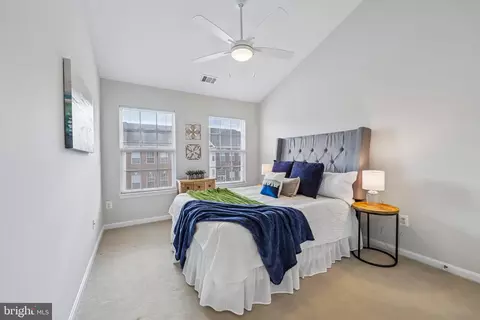 Bedroom - 2625 Tarleton Corner Dr, Herndon, VA 20171 photo 4 of 10