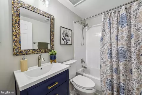 Bath - 2625 Tarleton Corner Dr, Herndon, VA 20171 photo 8 of 8