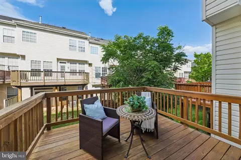Exterior - 2625 Tarleton Corner Dr, Herndon, VA 20171 photo 4 of 6
