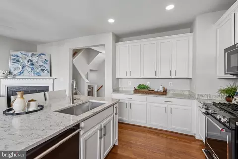 Kitchen - 2625 Tarleton Corner Dr, Herndon, VA 20171 photo 6 of 7