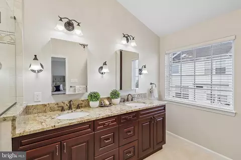 Bath - 2625 Tarleton Corner Dr, Herndon, VA 20171 photo 5 of 8