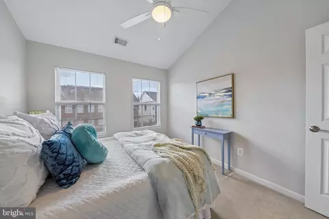 Bedroom - 2625 Tarleton Corner Dr, Herndon, VA 20171 photo 3 of 10