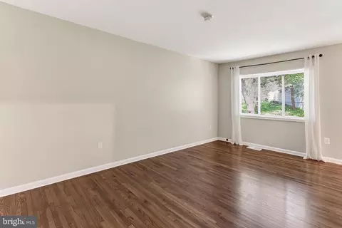 Living - 1498 Roundleaf Ct, Reston, VA 20190 photo 6 of 6