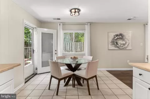 Dining - 1498 Roundleaf Ct, Reston, VA 20190 photo 6 of 6