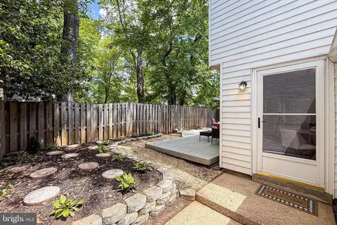 Exterior - 1498 Roundleaf Ct, Reston, VA 20190 photo 2 of 10