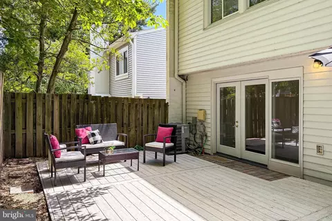 Exterior - 1498 Roundleaf Ct, Reston, VA 20190 photo 4 of 10