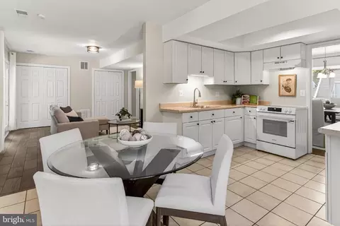 Kitchen - 1498 Roundleaf Ct, Reston, VA 20190 photo 2 of 3