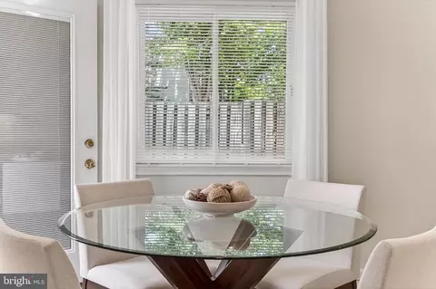Dining - 1498 Roundleaf Ct, Reston, VA 20190 photo 5 of 6
