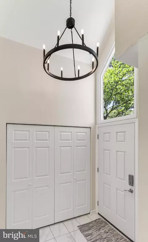 Entry Way - 1498 Roundleaf Ct, Reston, VA 20190 photo 3 of 5