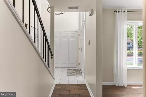 Entry Way - 1498 Roundleaf Ct, Reston, VA 20190 photo 4 of 5