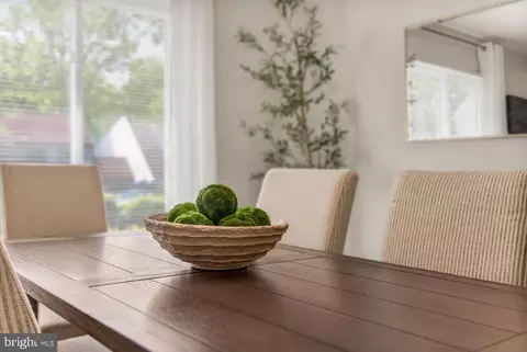 Dining - 1498 Roundleaf Ct, Reston, VA 20190 photo 2 of 6
