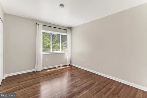 Bedroom - 1498 Roundleaf Ct, Reston, VA 20190 photo 3 of 7