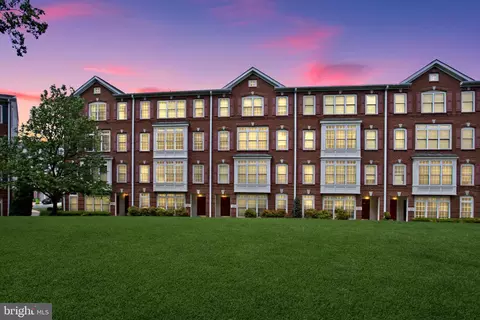 4633 Battenburg Ln #921, Fairfax, VA 22030