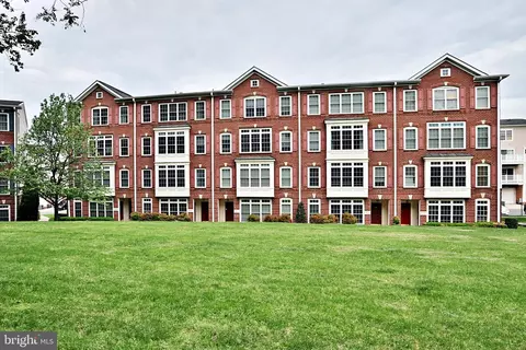 4633 Battenburg Ln #921, Fairfax, VA 22030