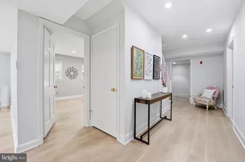 Entry Way - 969 Spencer Rd, Mclean, VA 22102 photo 6 of 6