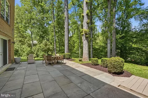 Exterior - 969 Spencer Rd, Mclean, VA 22102 photo 5 of 9