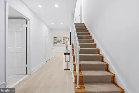 Entry Way - 969 Spencer Rd, Mclean, VA 22102 photo 5 of 6