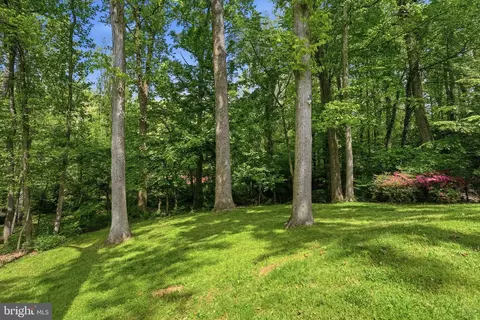 Exterior - 969 Spencer Rd, Mclean, VA 22102 photo 6 of 9