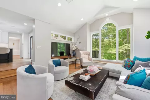 Living - 969 Spencer Rd, Mclean, VA 22102 photo 1 of 3
