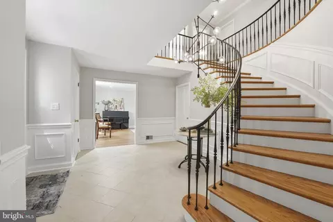 Entry Way - 969 Spencer Rd, Mclean, VA 22102 photo 4 of 6