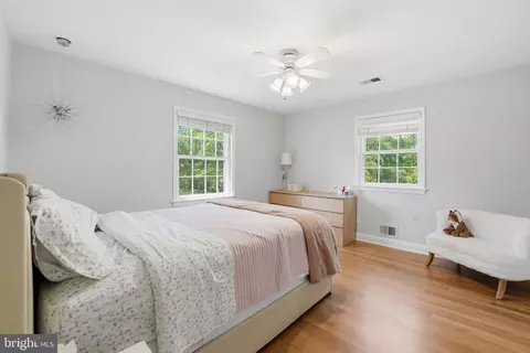 Bedroom - 969 Spencer Rd, Mclean, VA 22102 photo 5 of 7